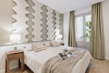 Calm bedroom design with neutral tones, natural materials, and a wavy panel headboard