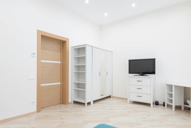 HotelArt: Μίνιμαλ Λευκή Γωνιακή Ντουλάπα - Ξενοδοχειακός Εξοπλισμός Ντουλάπες