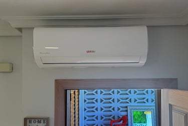 Unidad interior de aire acondicionado instalada en vivienda de La Zenia