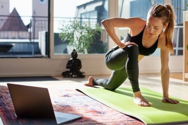 femme fait des exercices