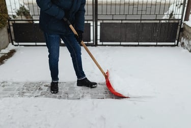 Dégivrage ou déneigement des accès extérieurs pour sécuriser le passage