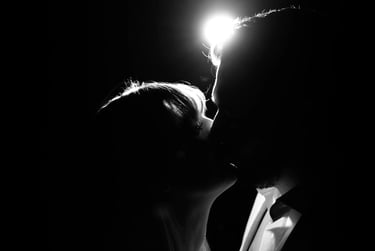 Couple photo session by Romain DANIEL, wedding photographer in France, black and white picture