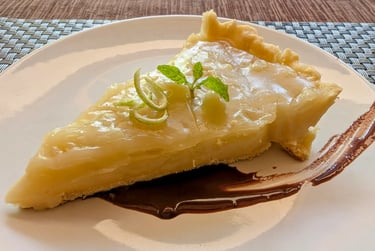 Tarte au citron maison servie au restaurant de l’hôtel Ocean Lodge à la Baie de Sakalava à Diego-Suarez Madagascar