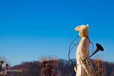 Die Statue eines Trompeters im Schloss Moritzburg.