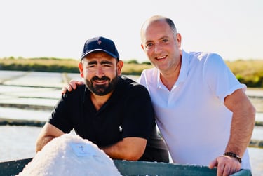 Photo du représentant de l'entreprise événement crêpes avec un paludier à Guérande