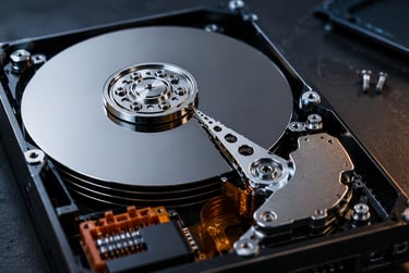 HD tradicional com discos giratórios e componentes mecânicos internos