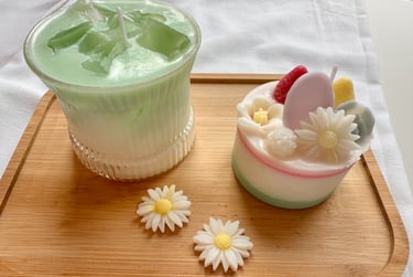 Matcha-inspired green candle in cup from candle workshop in Bern – Matcha-Kerze in Tasse Kurs