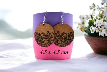 Gravierte Ohrringe aus Holz – personalisierte, detailreiche und handgemachte Designs