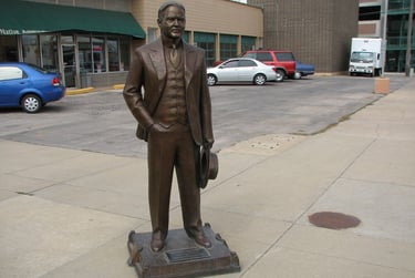 a statue of a president in a suit and tie