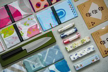 sakai kitchen〈堺キッチン〉の新規認定商品5点の公式イメージ。包丁、コーヒーフィルター、手ぬぐい、ガーゼストール、お香とブランドロゴの紹介画像|堺市のニュースならサカイタイムズ