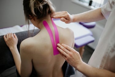 Professionelles Kinesio-Taping in der Physiotherapie Nürnberg Stresemannplatz zur Unterstützung von 