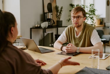 قوة الصمت وكيف يسهم حسن الاستماع في انجاح مهارات القيادة