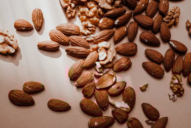 المكسرات وخصوصا اللوز من المسموحات في الكيتو دايت