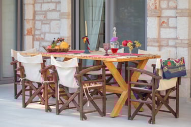 outdoor dining table 