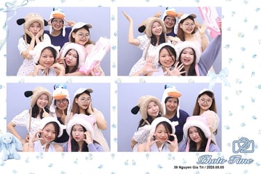 Các concept tạo dáng vui nhộn cho nhóm bạn và cặp đôi tại Photobooth