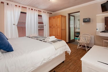 White Shark Guest House Family Cottage