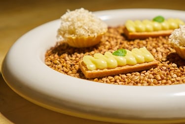 Tartelette croustillante au blé torréfié et crème citronnée, revisite ensoleillée façon Provence