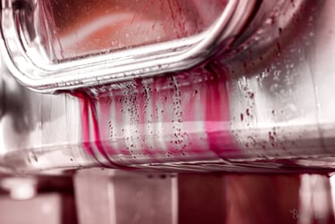 photographie vinification vin coulant sur cuve inox Éléonore Parc photographe d’art Bourgogne