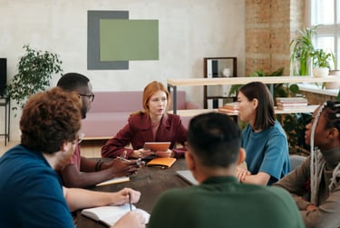 Un groupe d'experts en art-thérapie pour discuter de leurs stratégies