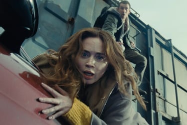 Emily Blunt et Josh O'Connor dans Disclosure Day @UniversalPictures