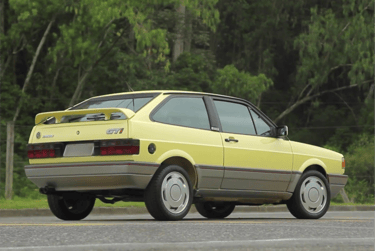 gol gti amarelo sunny
