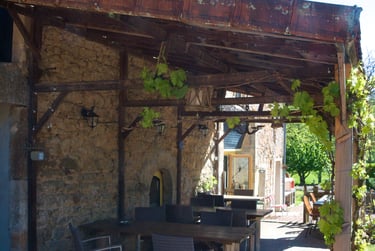 Terrace of the restaurant at Hotel Camping sur Yonne