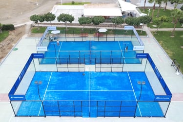 Cancha de pádel instalada por Inka Padel en Pucusana, Lima - Perú.