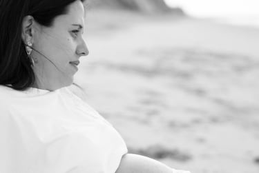 pregnancy photo in Algarve, portrait of a woman pregnant 