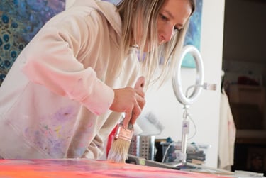 photo of a painter, photo in immersion, photo to enhance the know-how, photo of art 