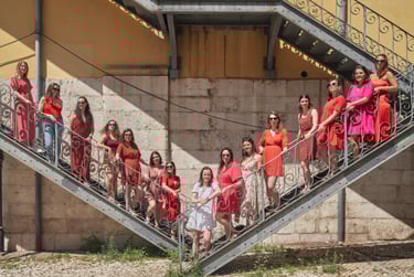 photo de groupe sur un escalier lors d'un we EVJF