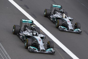Nico Rosbergas Lewisas Hamiltonas Mercedes