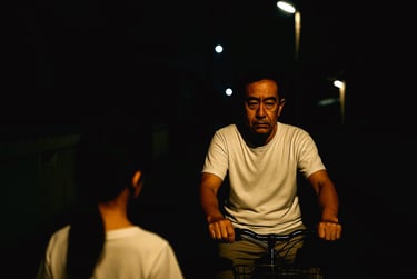 夜の路上で女子中学生の前に自転車で現れる40代くらいの男のイメージ画像｜堺市のニュースならサカイタイムズ