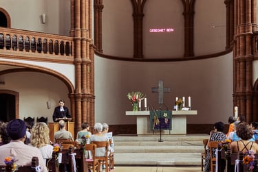 Gethsemanekirche altar with a female pastor.