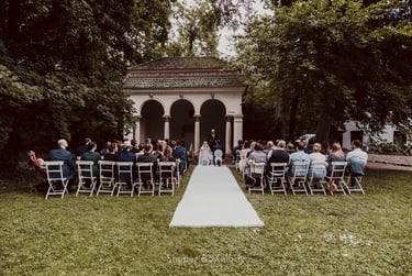 Outdoor civil ceremony at Blankensee castle.