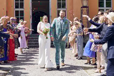 Bride and groom having a send-off outside Gusthaus Steglitz.