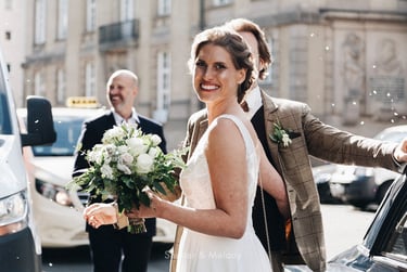 Bride arriving at the civil registry for the wedding ceremony.