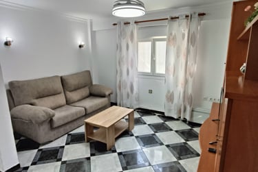 "Apartamento turístico Cádiz con excelente relación calidad-precio, cerca de la Playa y Hospital". 