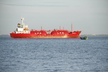 Gas tanker