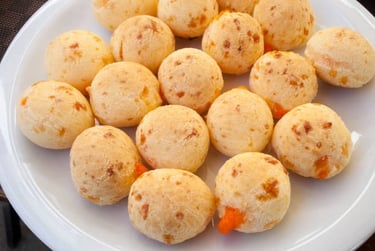 Pão de queijo recheado