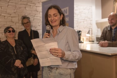 Amandine Échasserieau en train de faire un discours