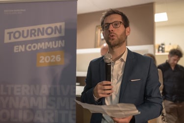 Photo de Pierre Guichard lors d'un discours