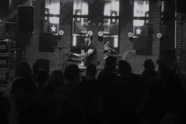 alt="música ao vivo casamento SP banda animada de pagode para festa"