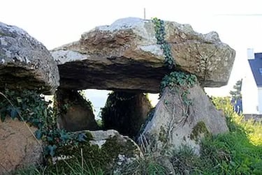 Ty Bayon - Présentation de Belz - Dolmen de Kerguérhan