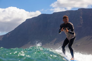 clases de surf surfcamp famara