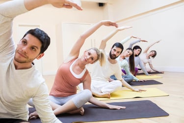 groupe de pratiquants de yoga