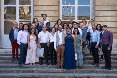 Photographie du groupe d'invités au mariage