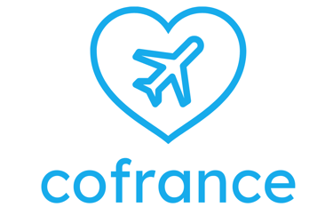 Logo Blanc et bleu ciel de coffrante agence de voyage