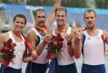 équipe de France d'aviron avec la médaille de bronze des JO