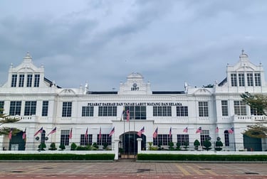 dataran warisan taiping land and district office building