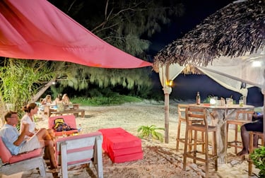 Espace restaurant et lounge de l’hôtel Ocean Lodge à Sakalava Diego-Suarez Madagascar en bord de mer